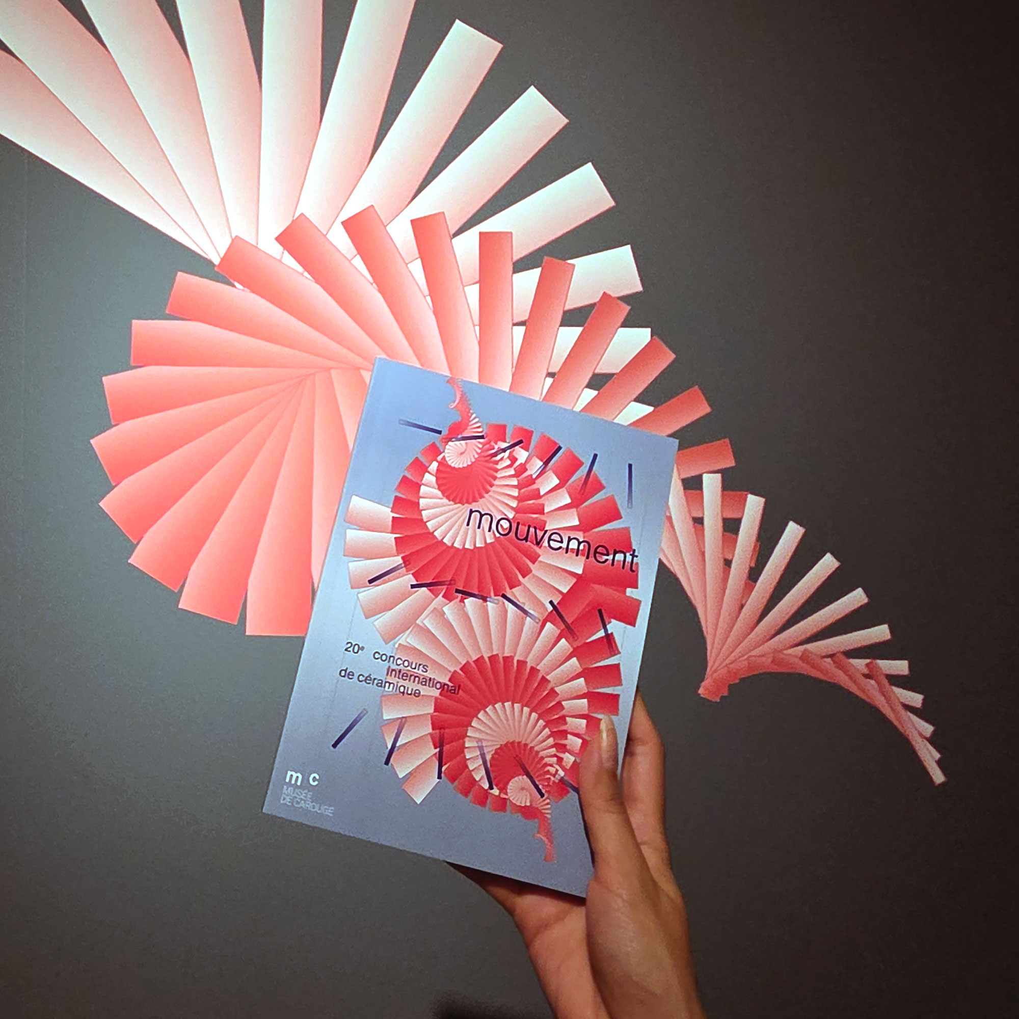 Publication de l'exposition Au coin d'une rue une personnalit&eacute;