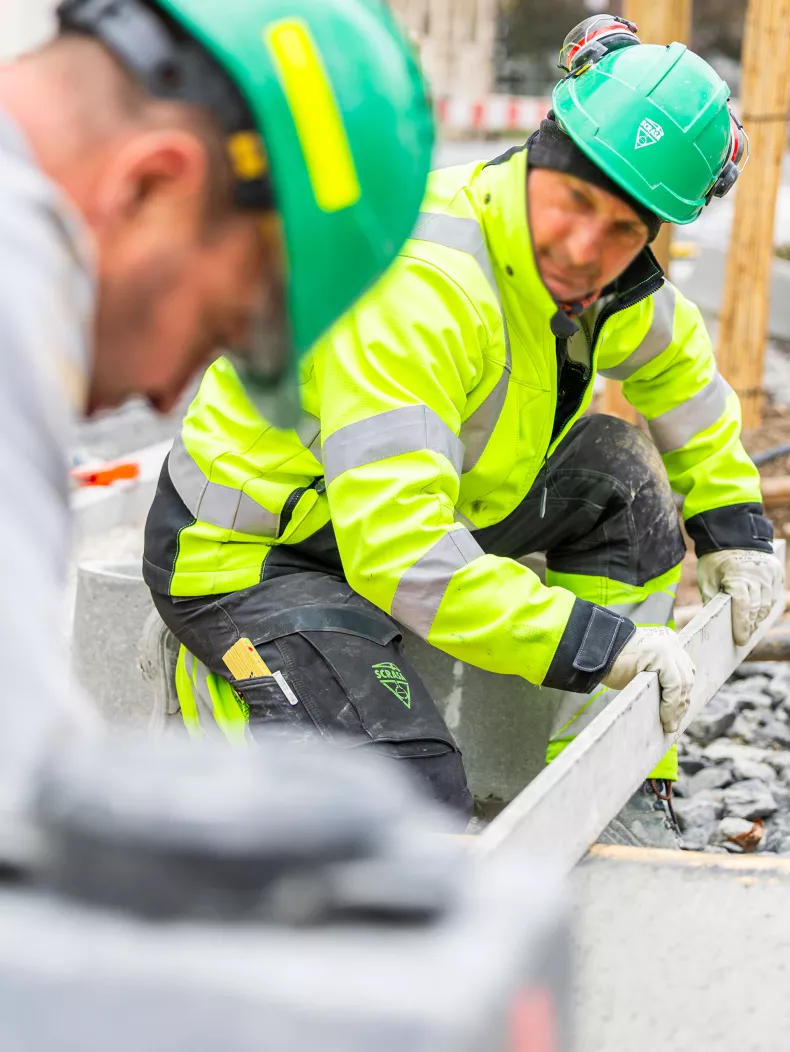 Travailleurs sur un chantier