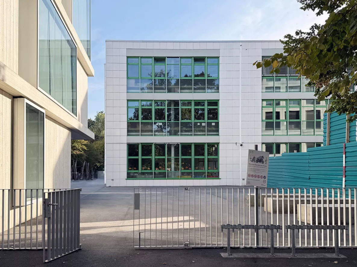 Cour de l'&eacute;cole du Val-d'Arve