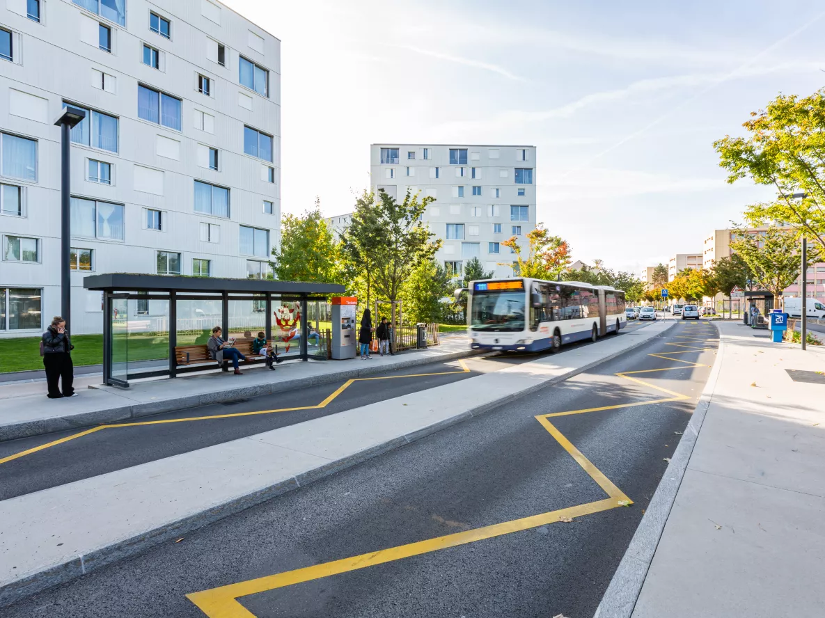 arr&ecirc;t de bus TPG