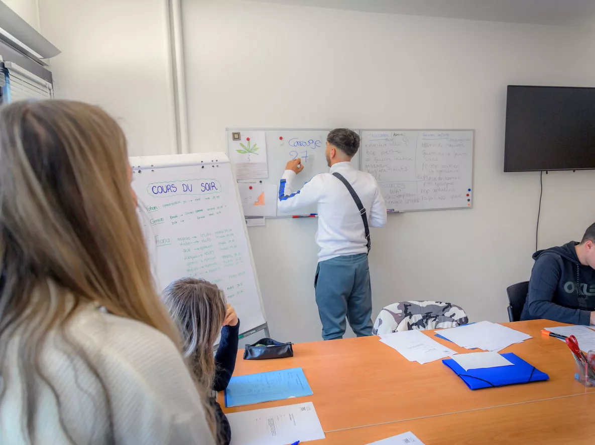 Jeune au PEJ de Carouge