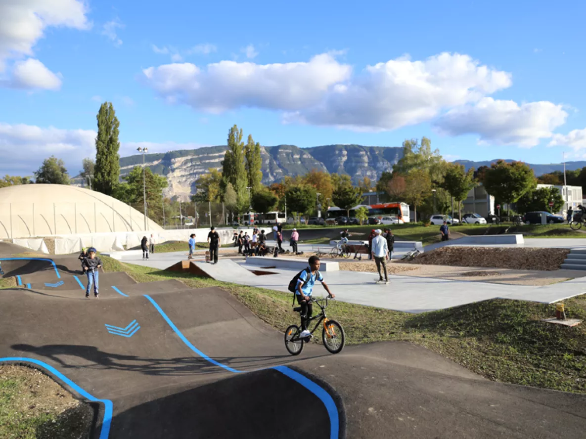 Skate plaza et pump track