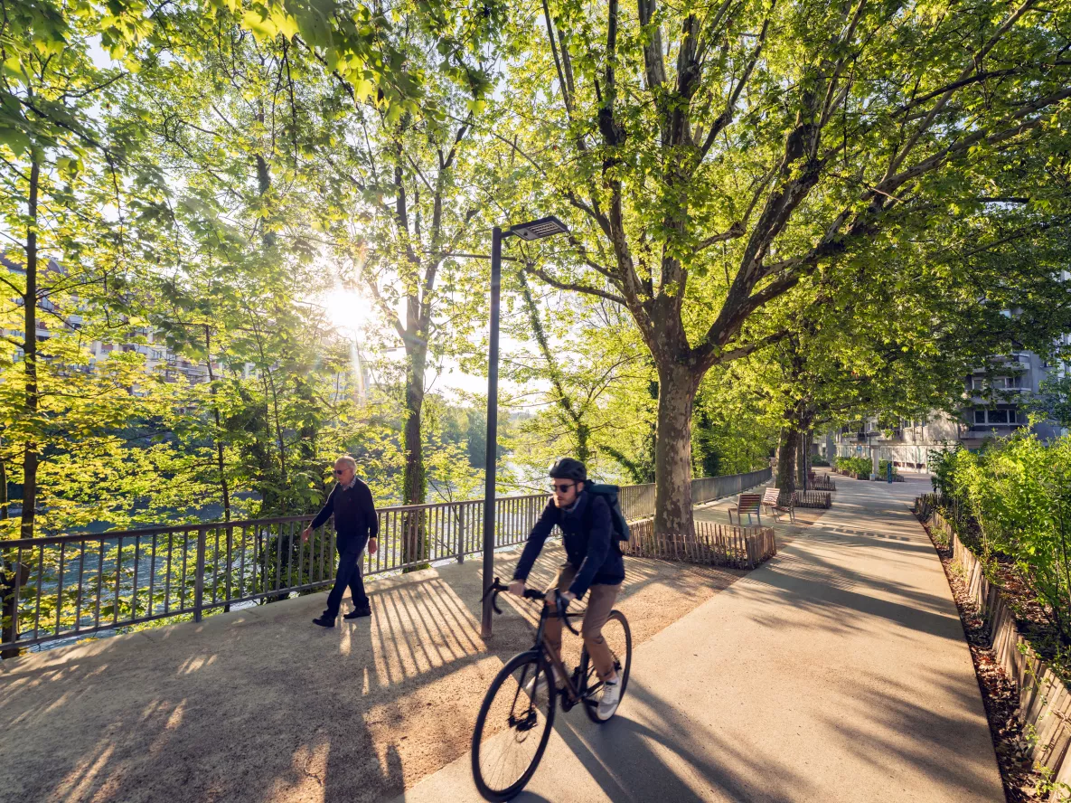 Bords de l'Arve &agrave; v&eacute;lo &agrave; Carouge
