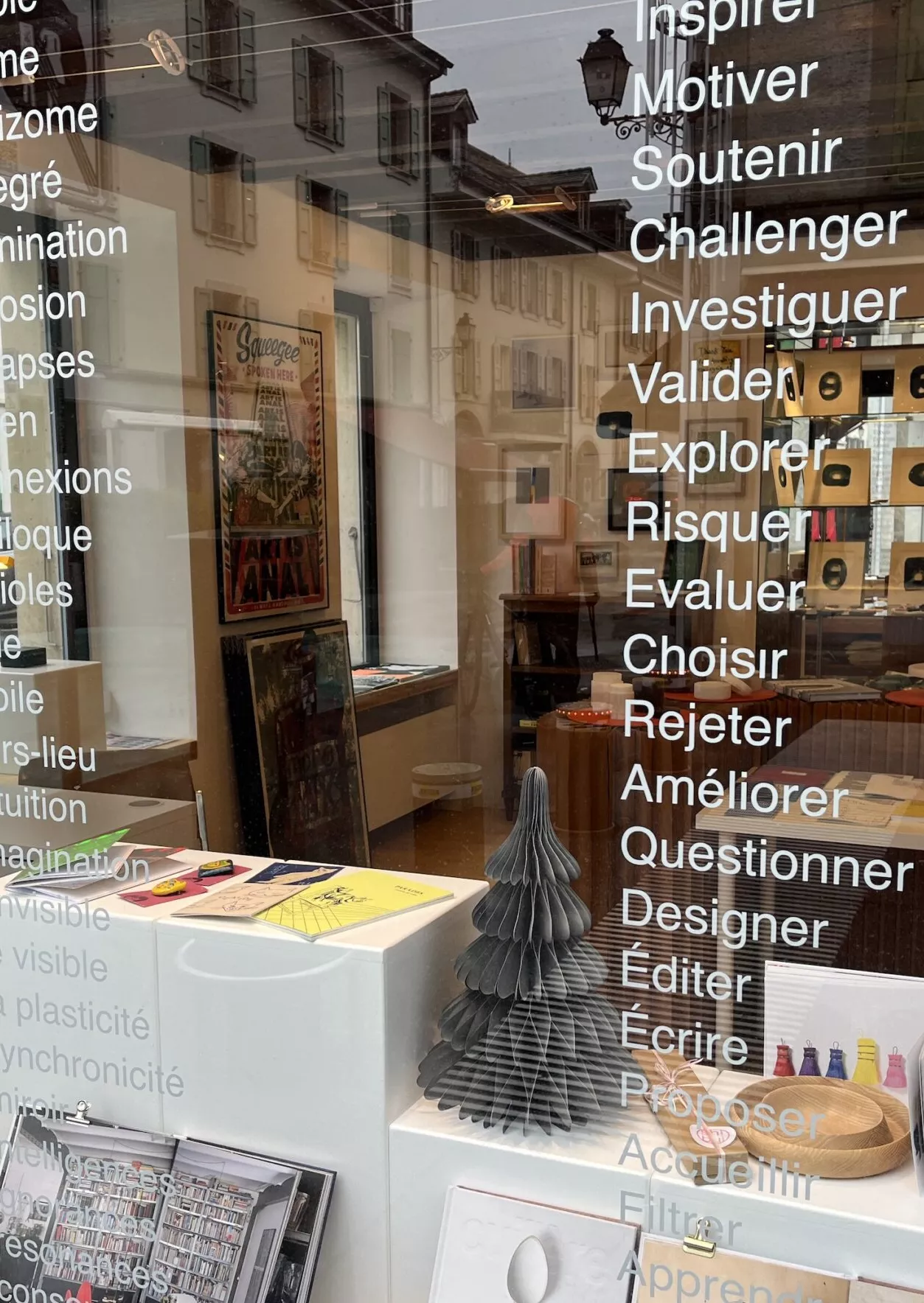 Vitrine de l'association Stratégie oblique