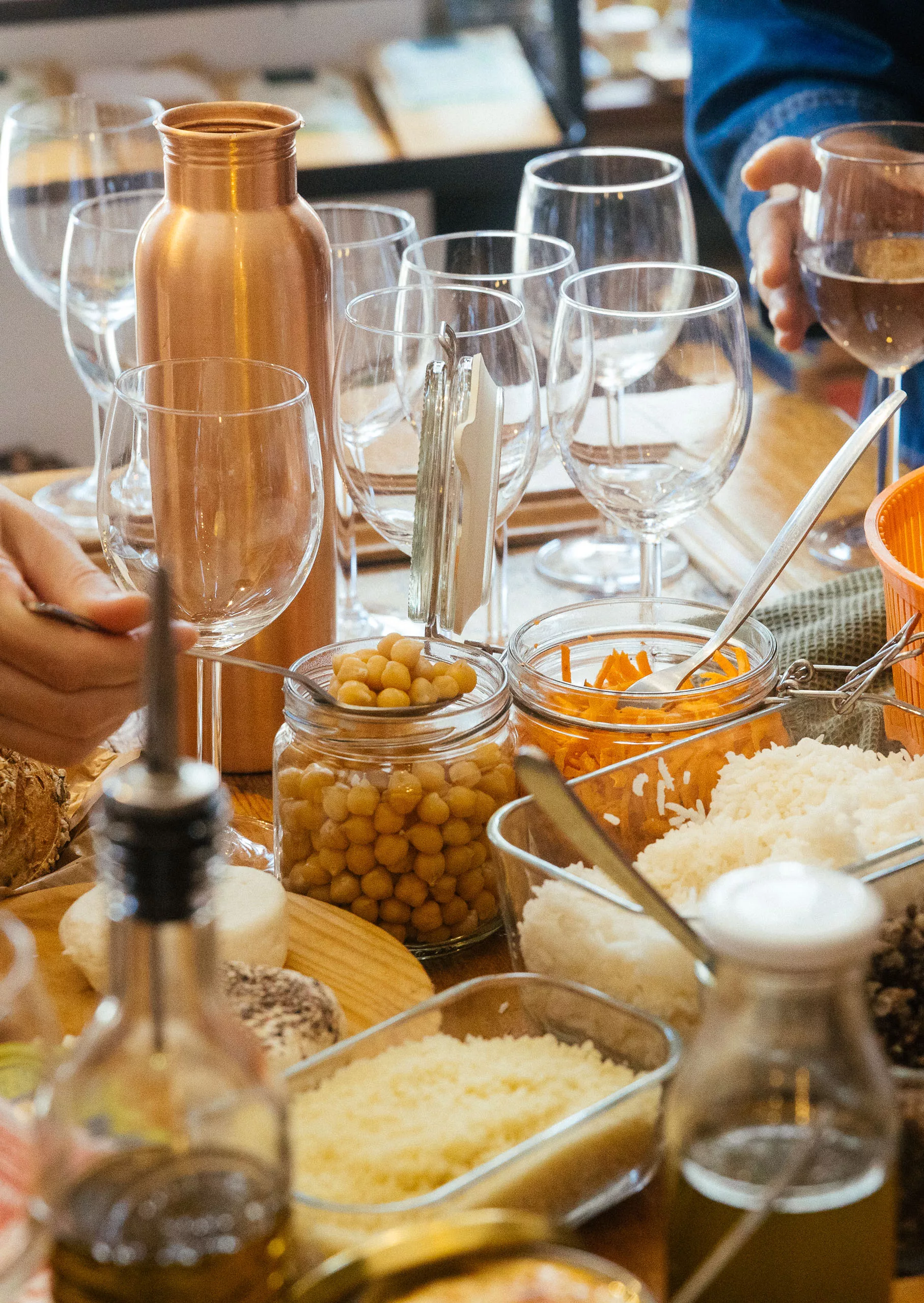 Autour d'une table &agrave; l'Ap&eacute;ro nutri carougeois