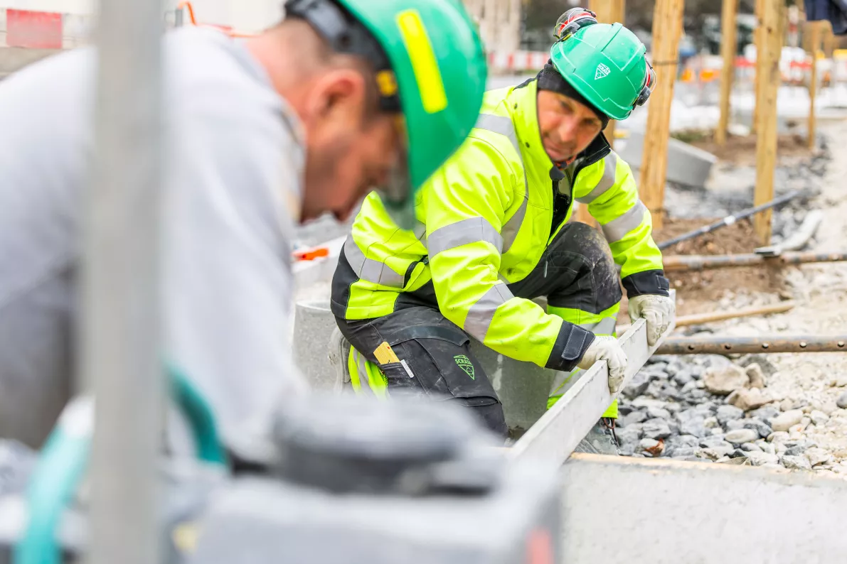 Travailleurs sur un chantier