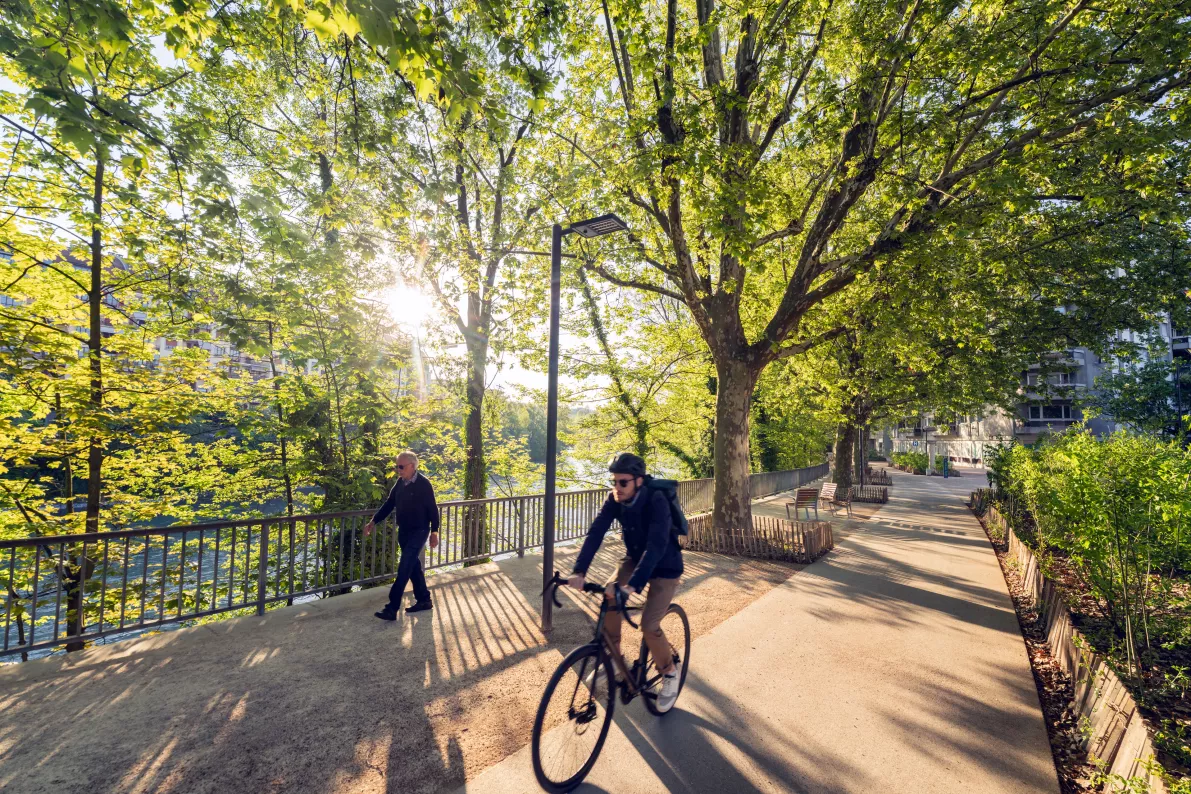 Bords de l'Arve &agrave; v&eacute;lo &agrave; Carouge