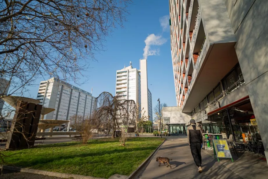 Deux des six tours de Carouge