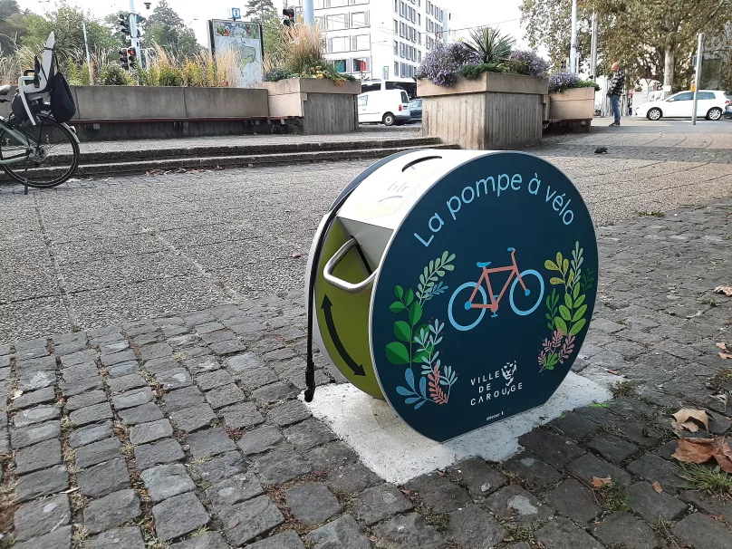 Pompe à vélo, place du Rondeau