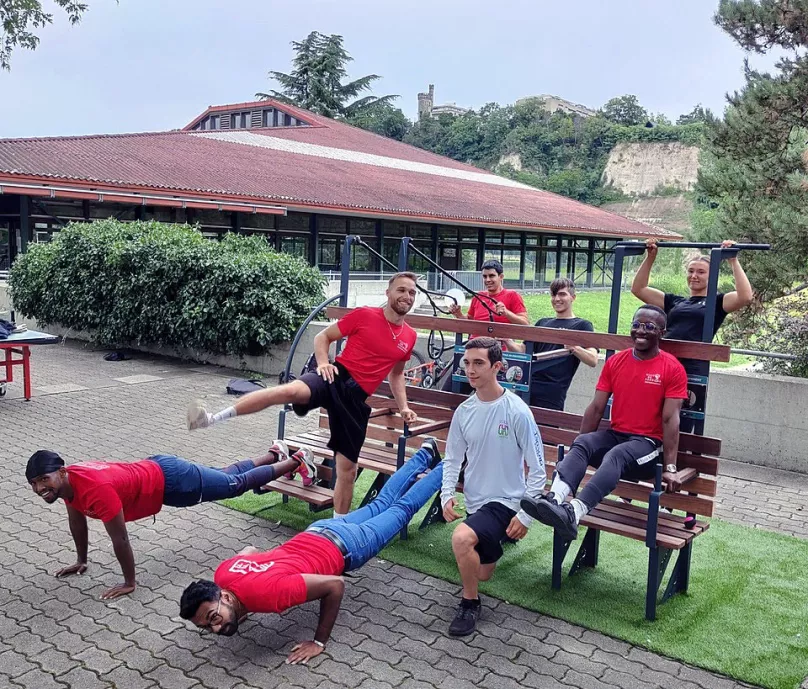 Sur les bancs actifs