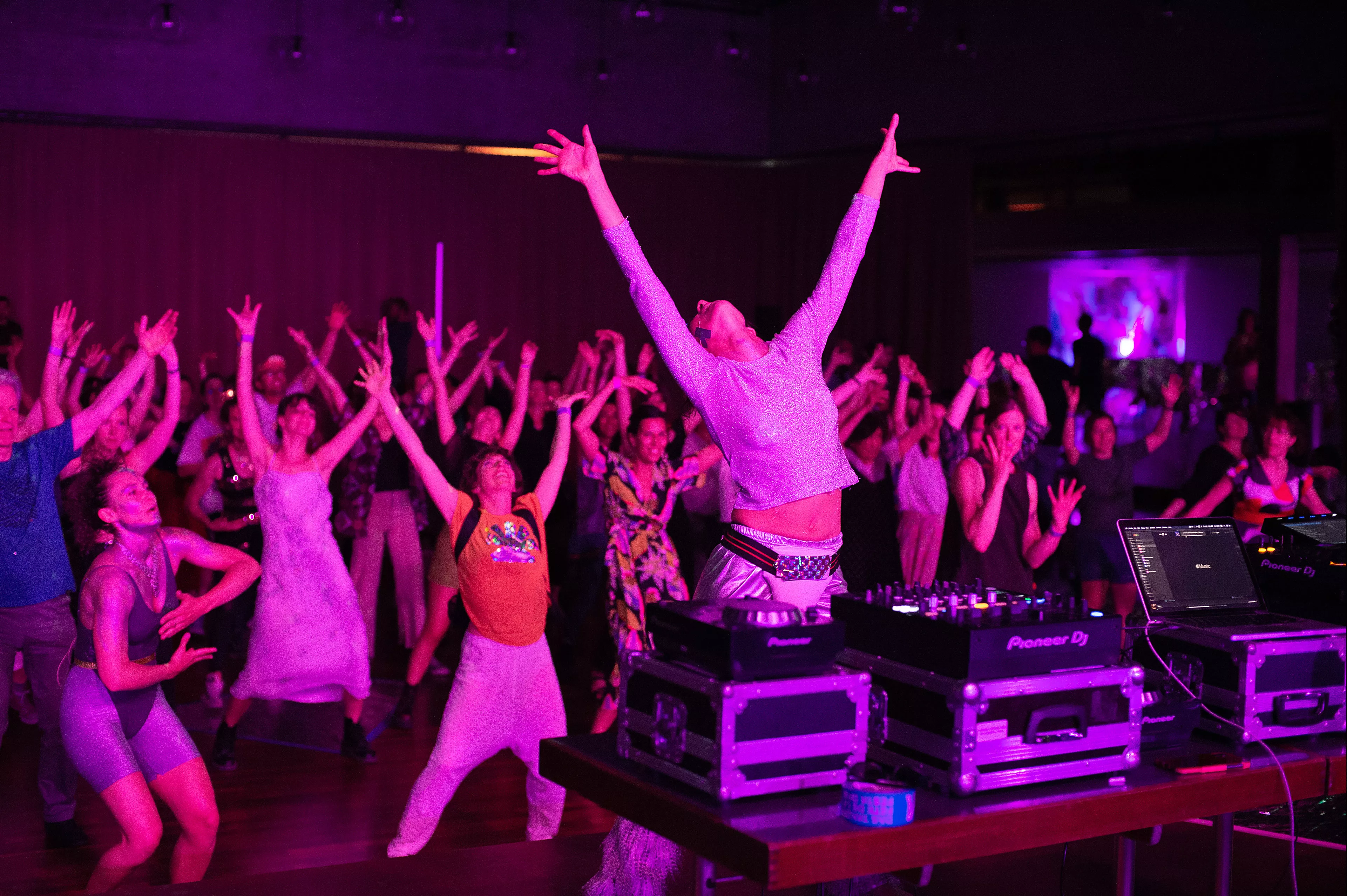 Bal Cosmi X au Printemps carougeois