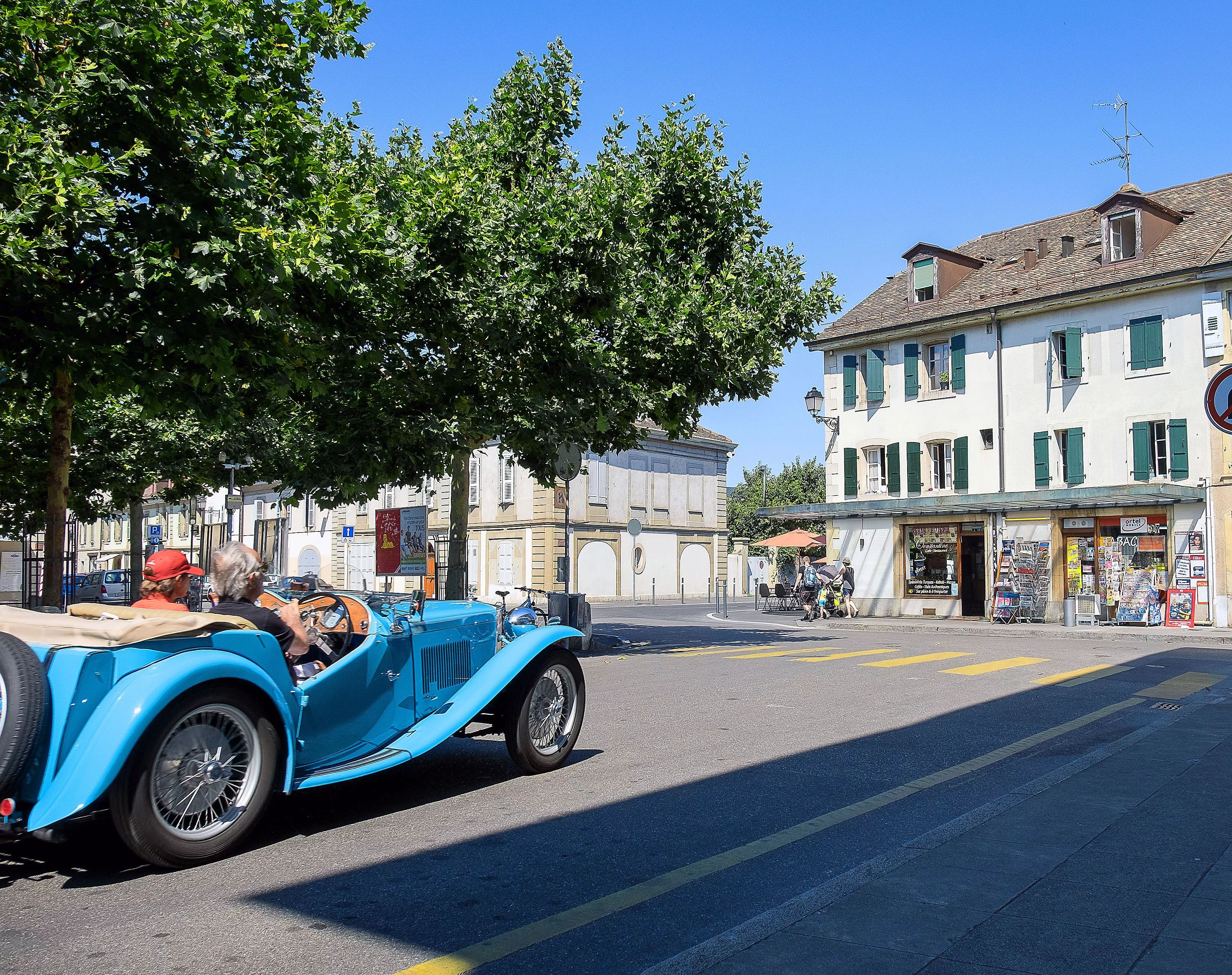 Voiture dans Carouge