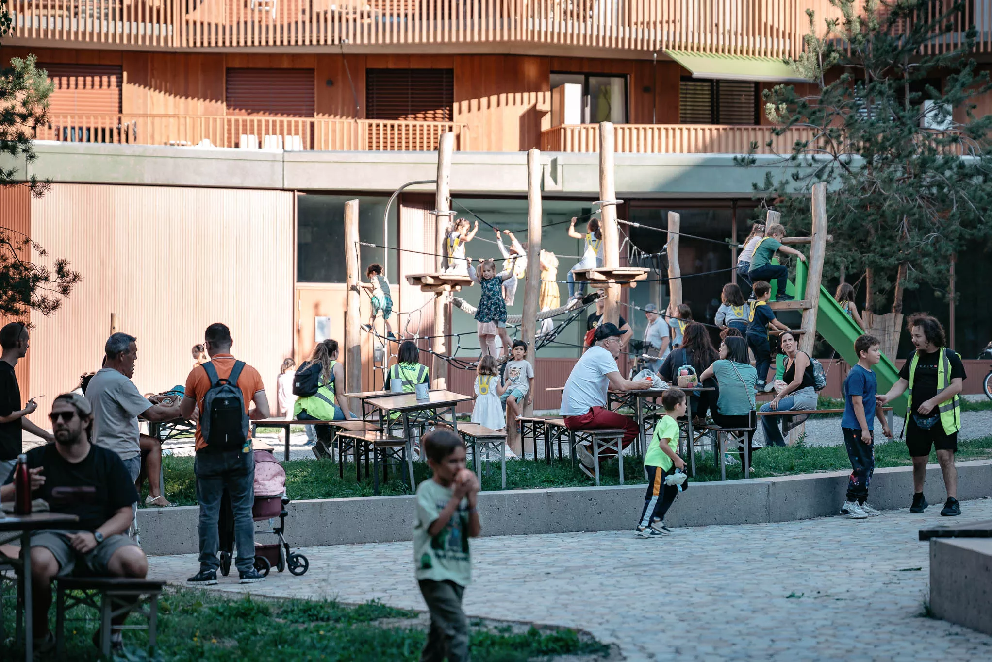 Enfants &agrave; la Cit&eacute; L&eacute;opard
