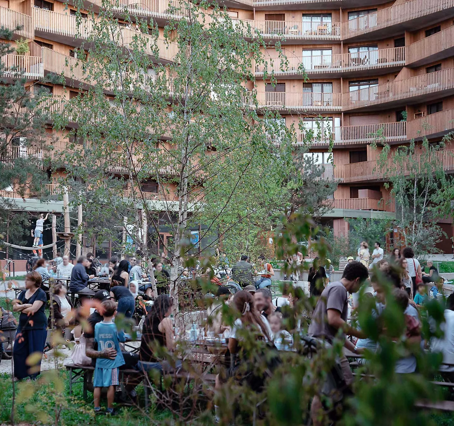 F&ecirc;te &agrave; la cit&eacute; L&eacute;opard, Carouge Est