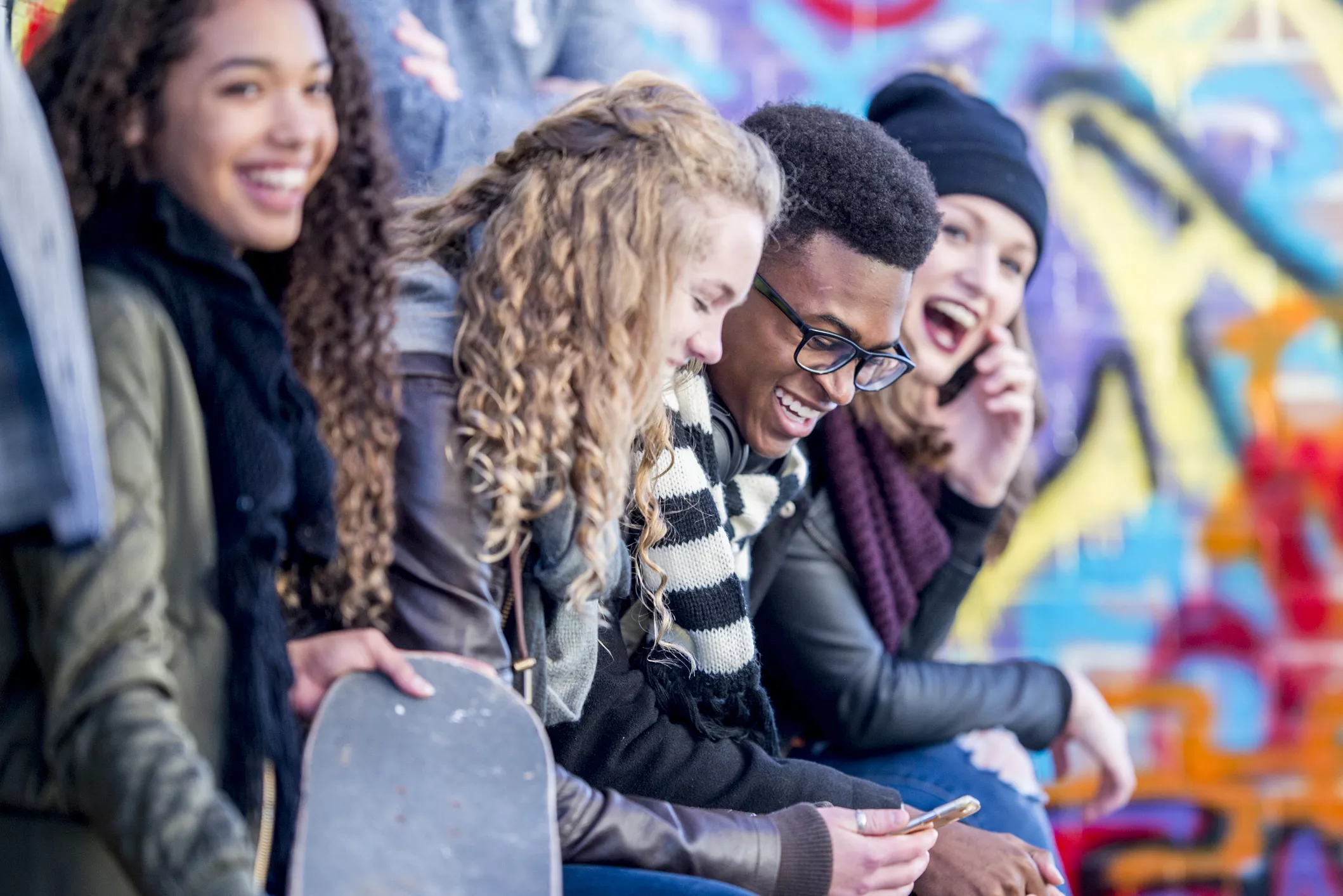 Des adolescents souriants