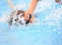 Personne en train de nager